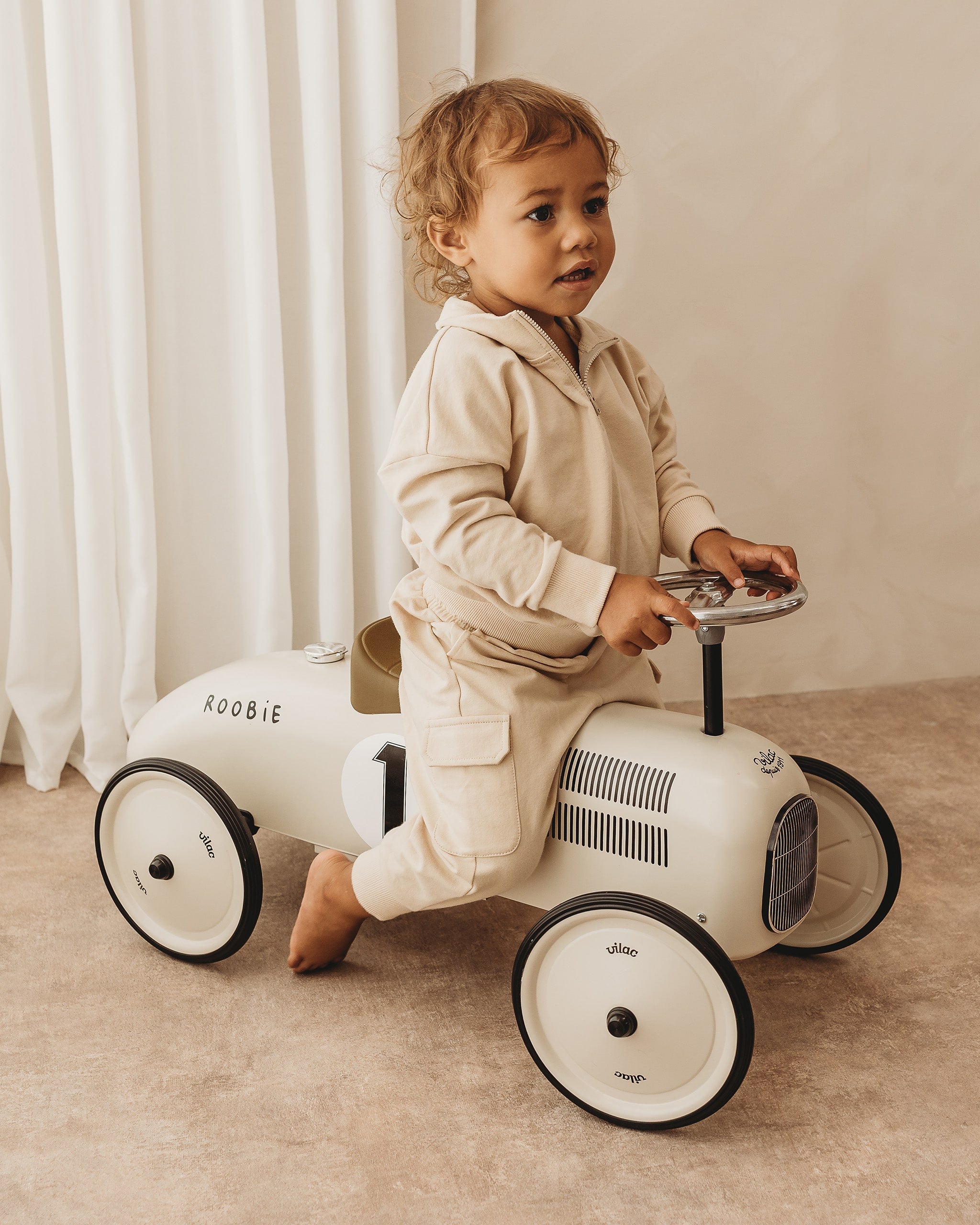 ROOBiE toddler cargo joggers in MACADAMiA MiLK – beige jogger trousers with pockets, nursery-friendly capsule wardrobe basic