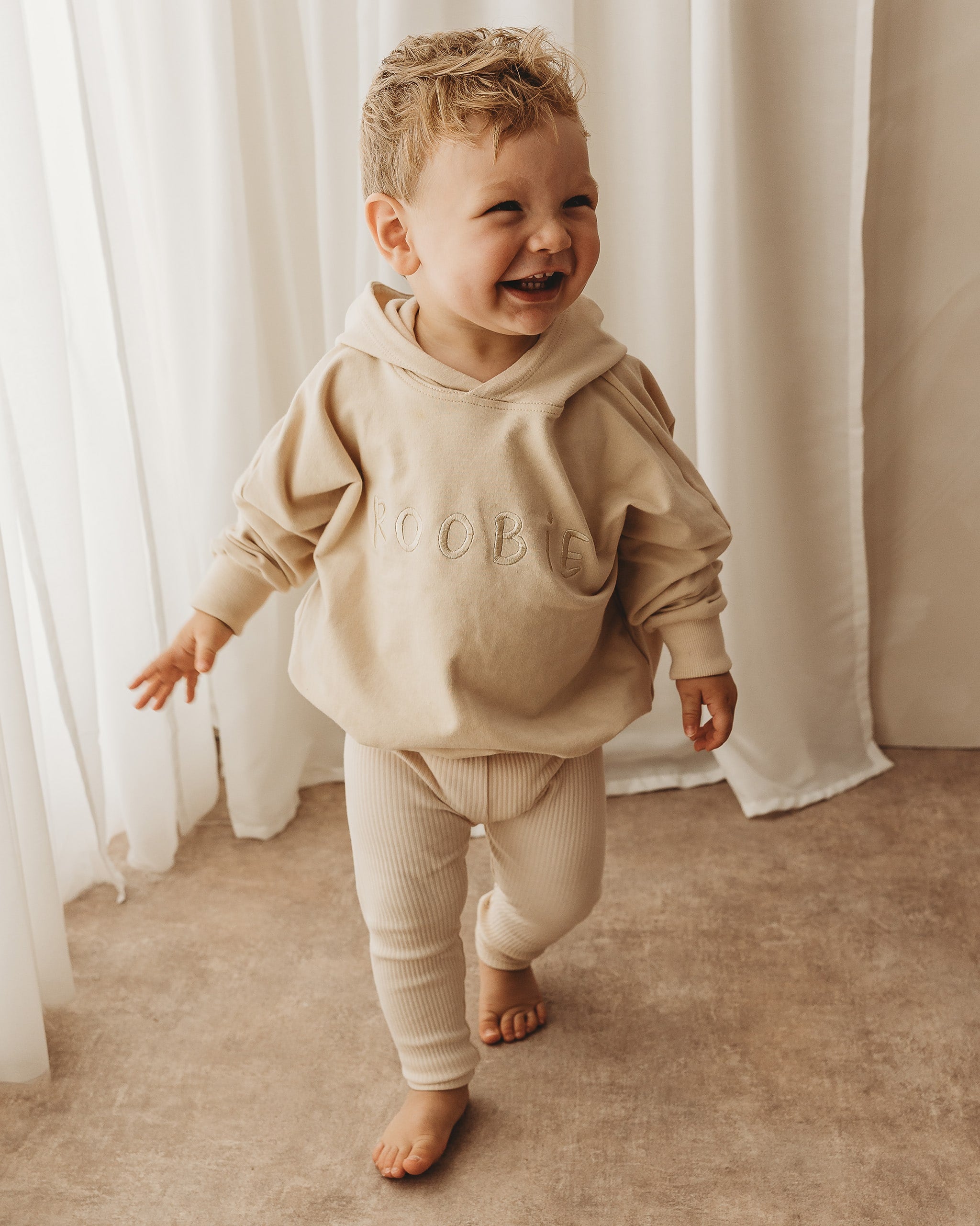 ROOBiE toddler hoodie in MACADAMiA MiLK – beige pullover with hood and pocket, nursery-friendly capsule basic
