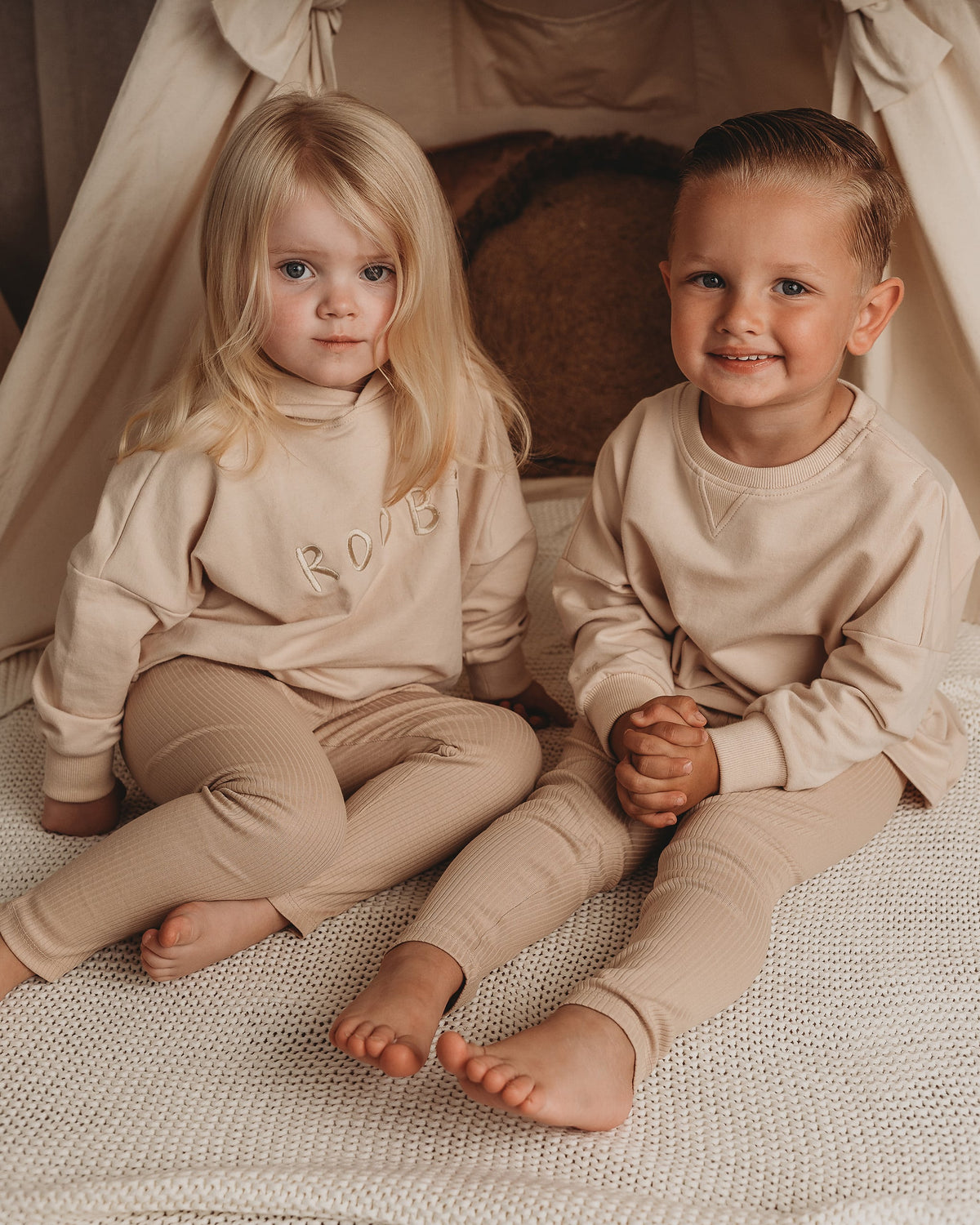 ROOBiE toddler leggings in MACADAMiA MiLK – beige ribbed stretch leggings, nursery-friendly capsule wardrobe staple