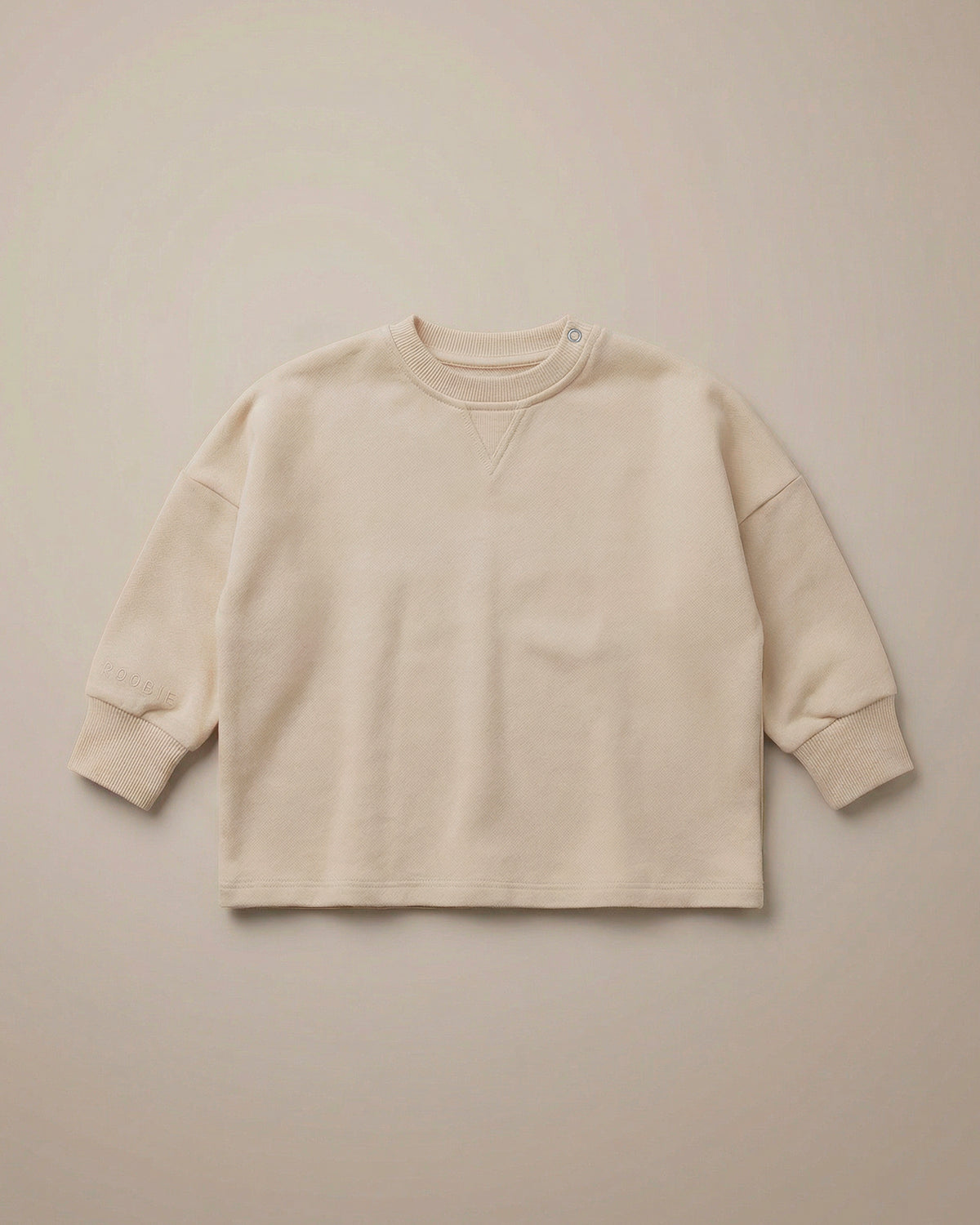 ROOBiE jumper in cream, with oversized fit, soft fabric and minimal design.