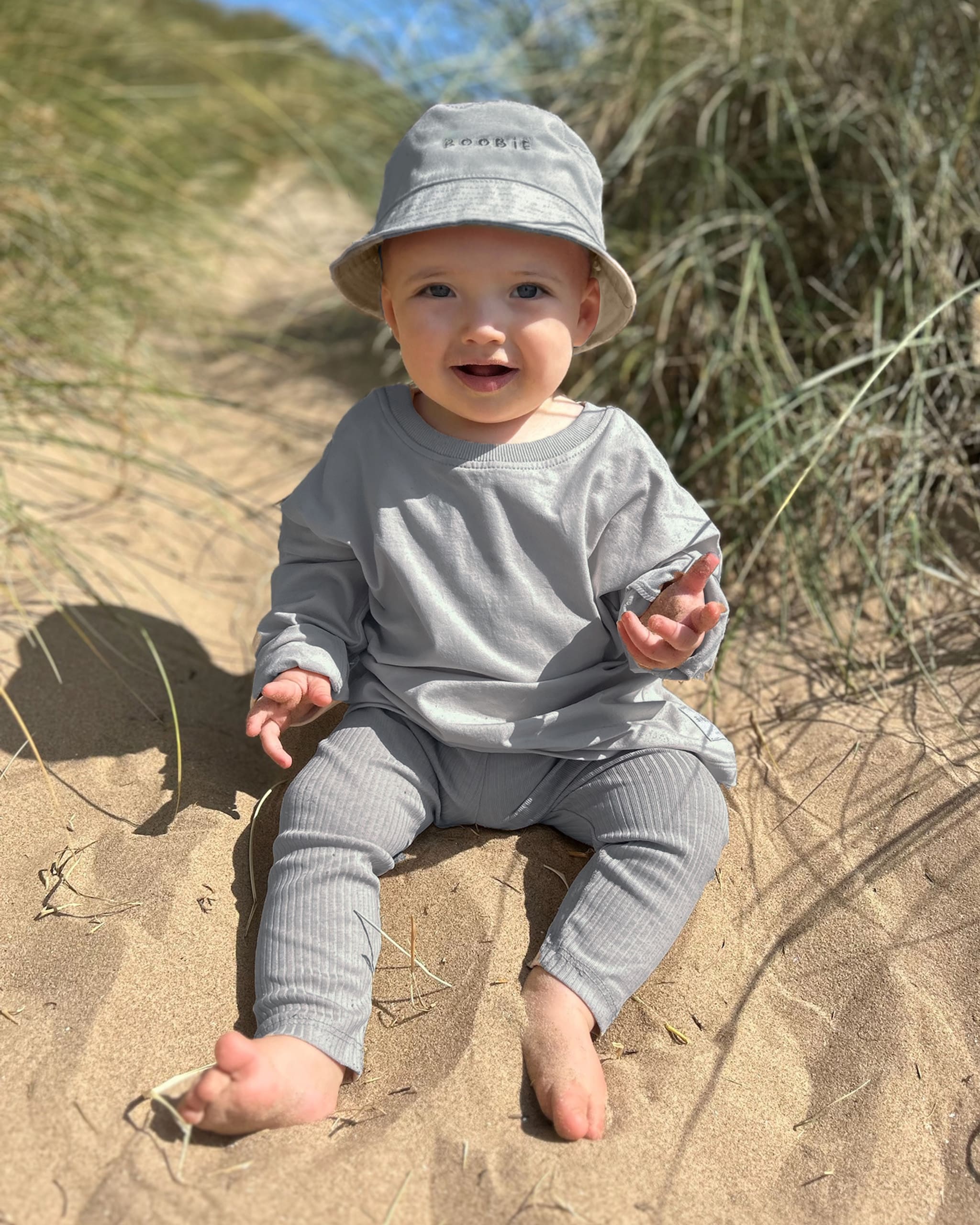 ROOBiE reversible toddler bucket hat in BONDi BREEZE – blue 2-in-1 summer hat with removable straps, versatile mix-and-match style