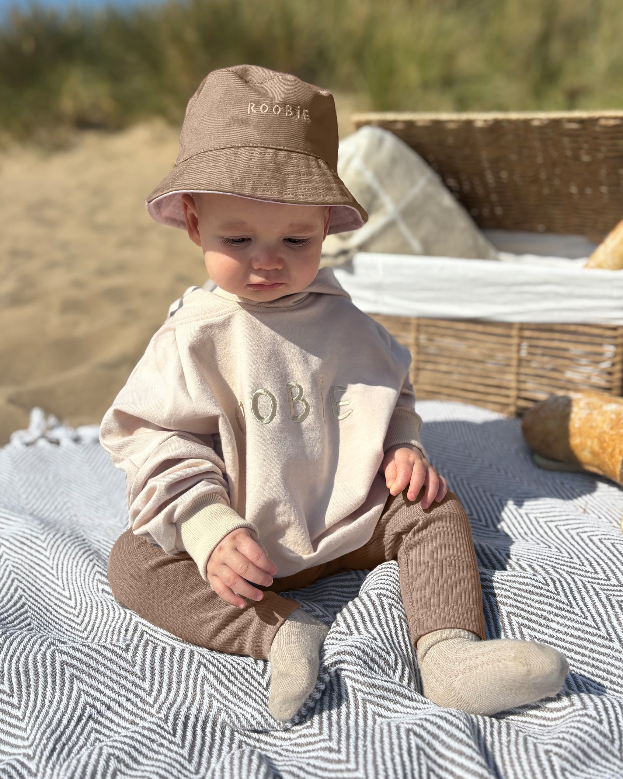 ROOBiE reversible toddler bucket hat in CHOCCY BiCCY – brown 2-in-1 toddler bucket hat with removable straps, capsule wardrobe essential
