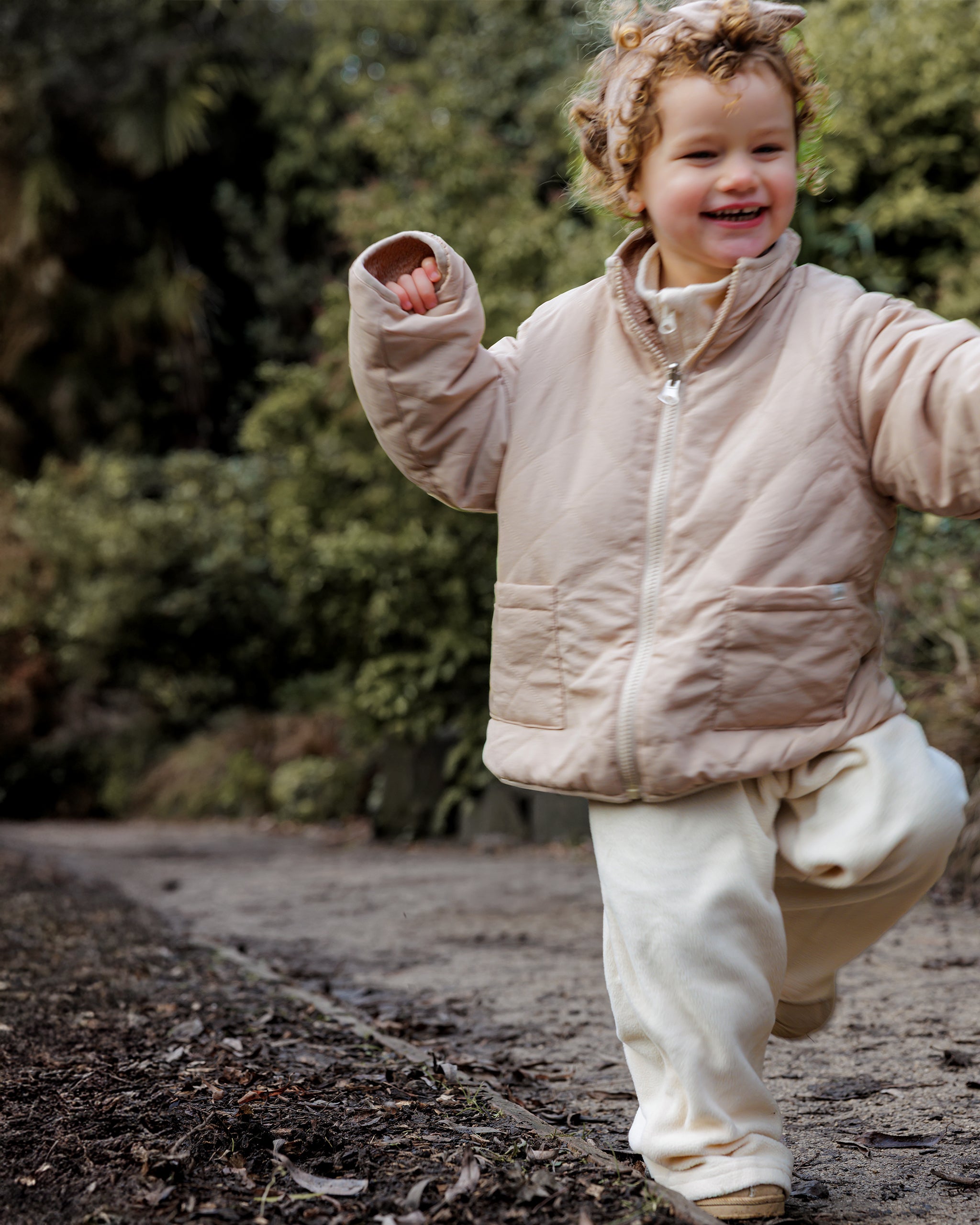 FLEECE WiDE LEG JOGGERS - MACADAMiA MiLK
