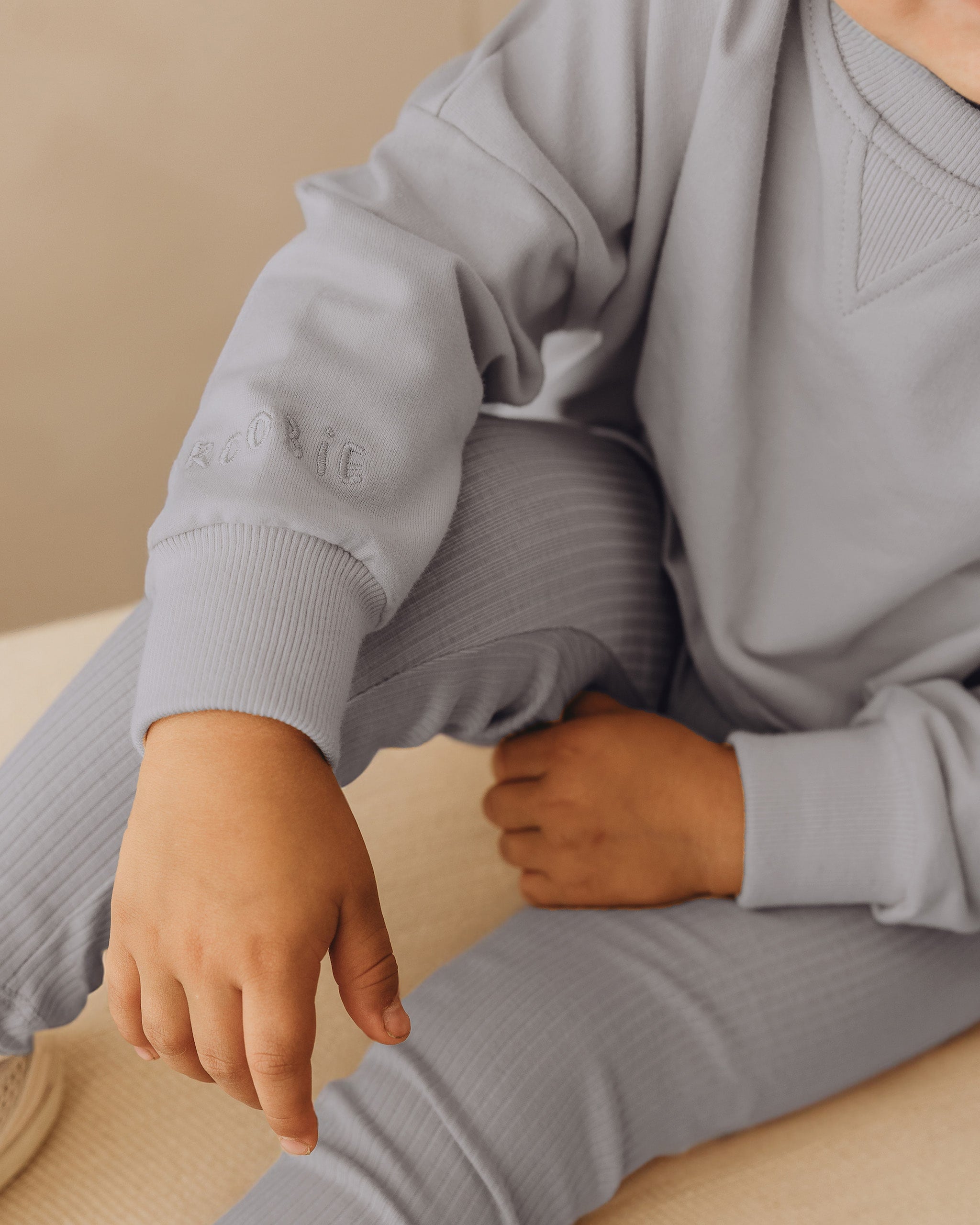 ROOBiE oversized toddler jumper in BONDi BREEZE – soft blue sweatshirt, ideal for nursery and mix-and-match outfits