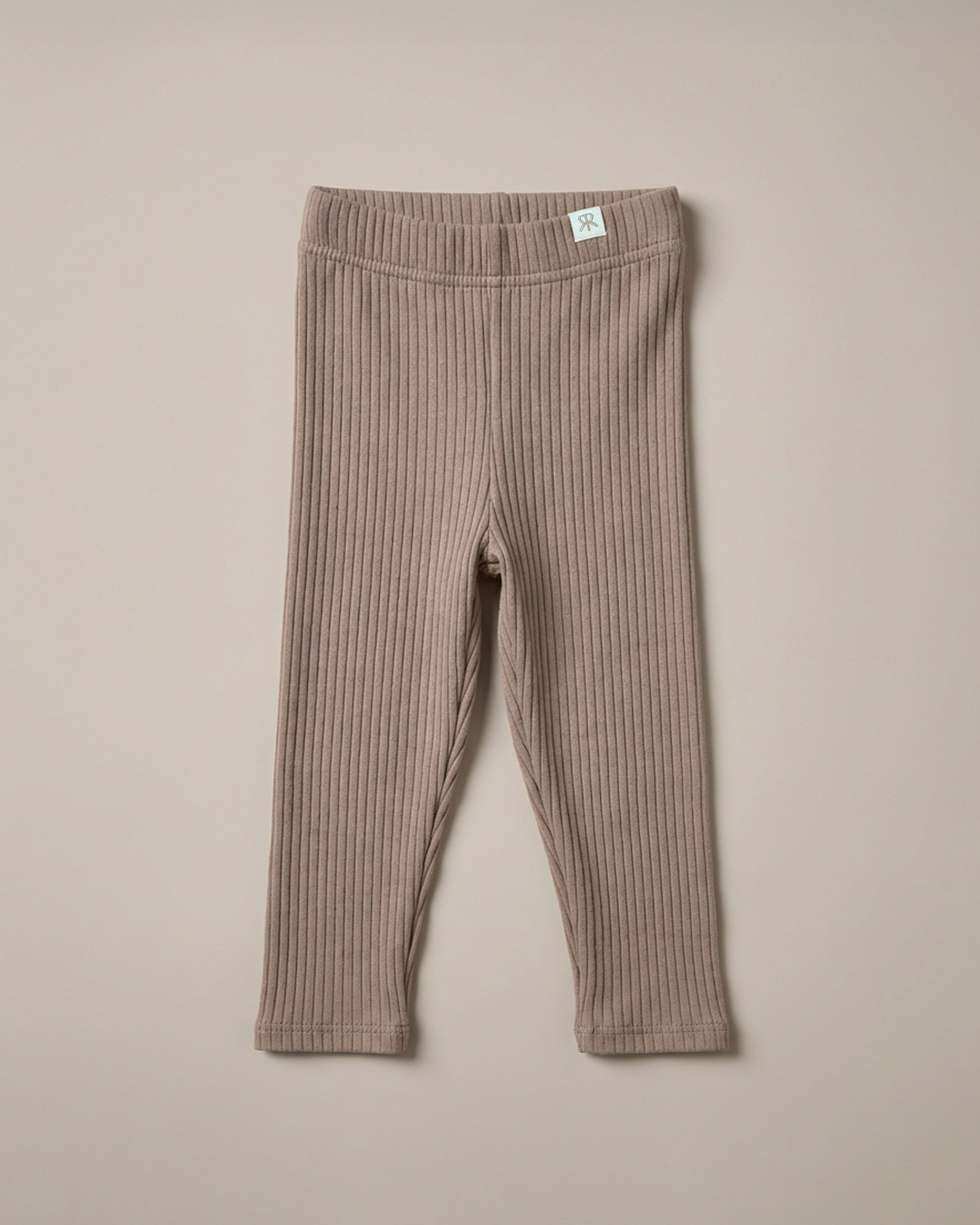 ROOBiE ribbed leggings in warm brown, with ribbed fabric, stretch fit and elasticated waist.